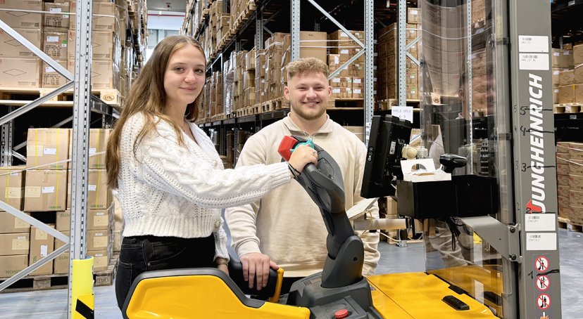 Azubi-Kachel-Lager-828x454px-01-10-2024.png Azubi-Kachel-Lager-828x454px-01-10-2024.png