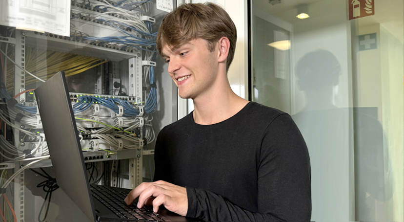 Azubi-Kacheln_iT_828x454px_23-09-2024.png Azubi-Kacheln_iT_828x454px_23-09-2024.png